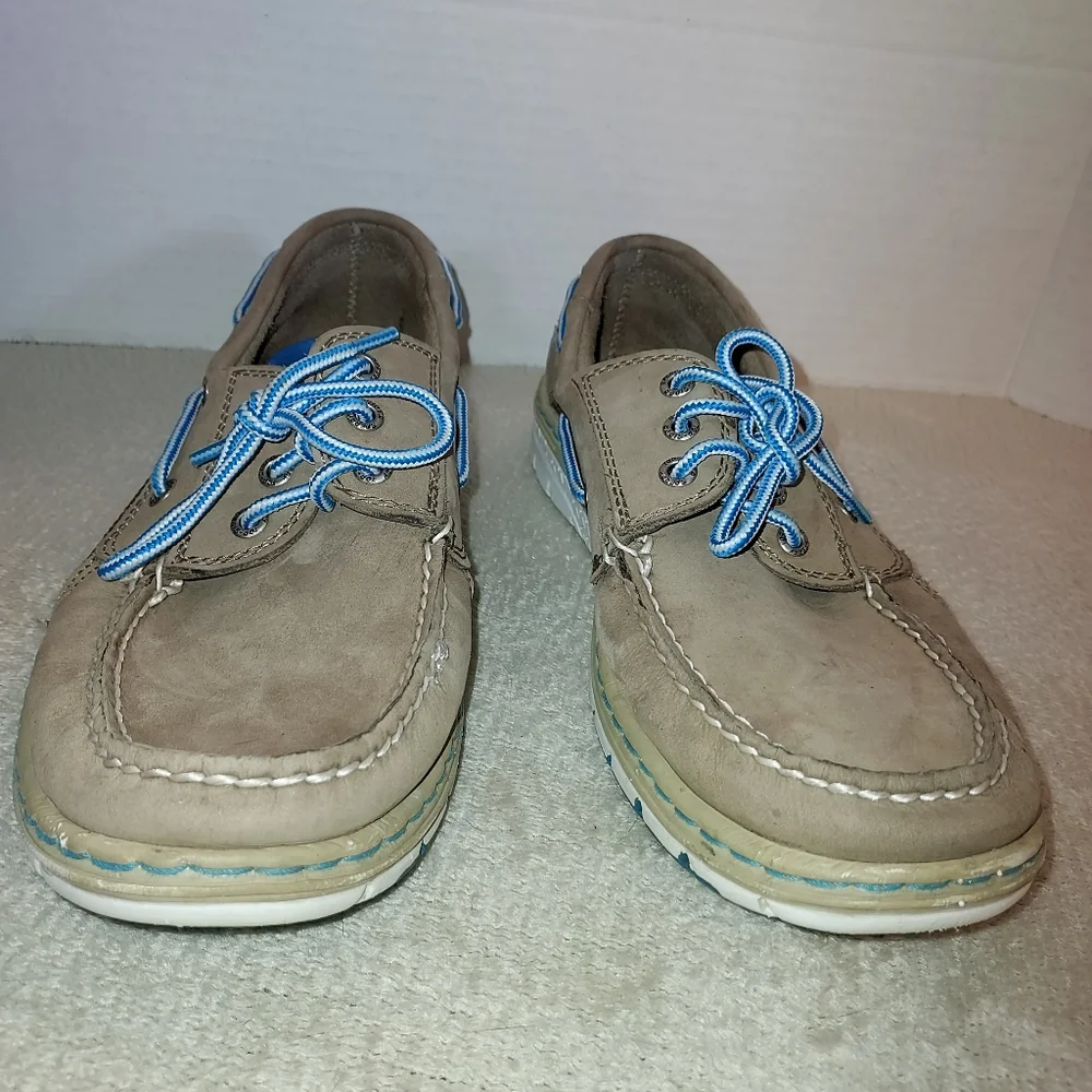 Sperry Topsider Tan Deck Shoe with Blue Laces size 10